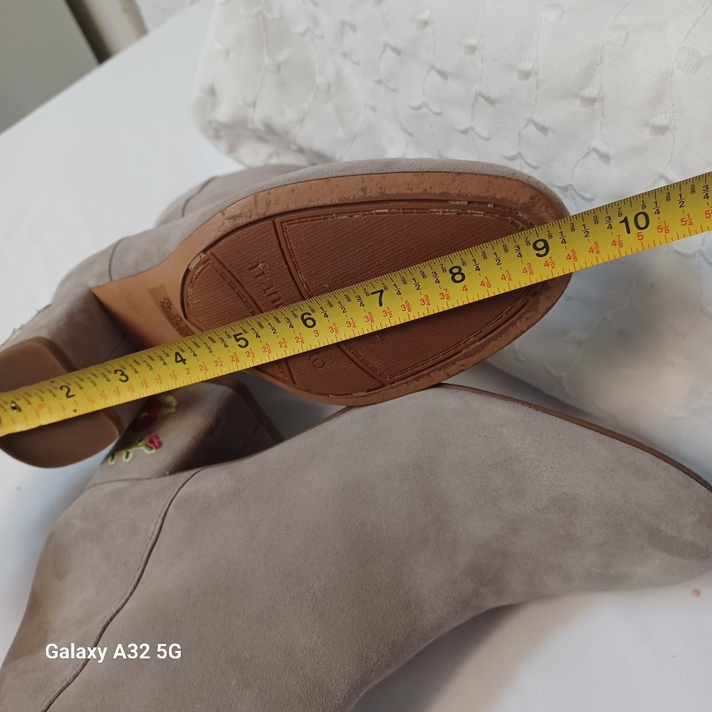 Franco Sarto Women Size 7.5 Light Gray Suede Heeled Boots look at the photos, - Picture 13 of 15